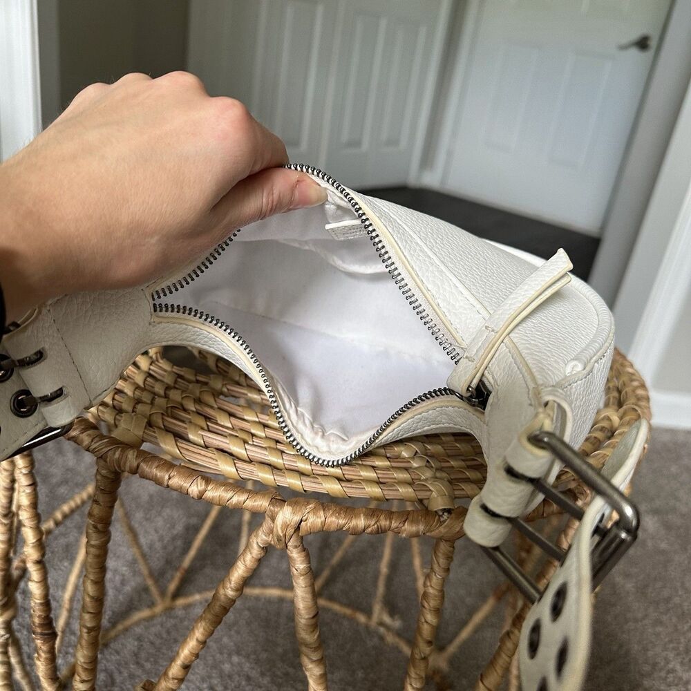 Urban Outfitters Lucy Crescent Bag In White And Silver - Picture 9 of 12